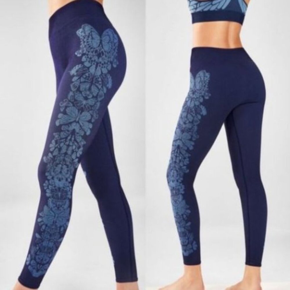 Fabletics Mid-Rise Seamless Abyss Blue Butterfly 7/8 Leggings Women's Size Small
